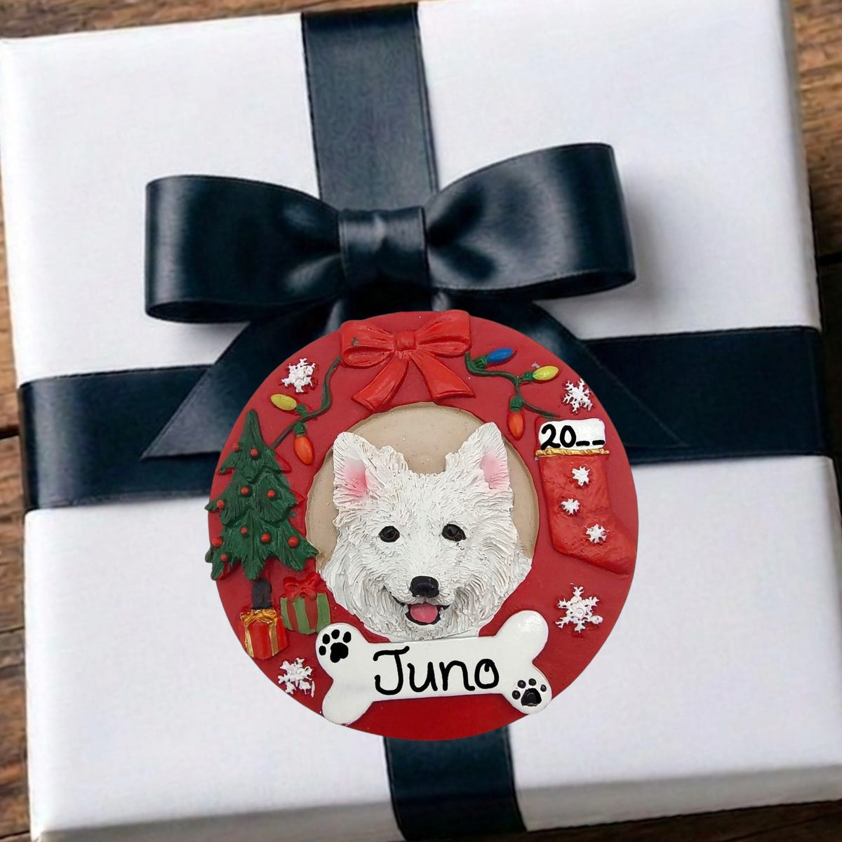 DOGS - AMERICAN ESKIMO - Red Wreath
