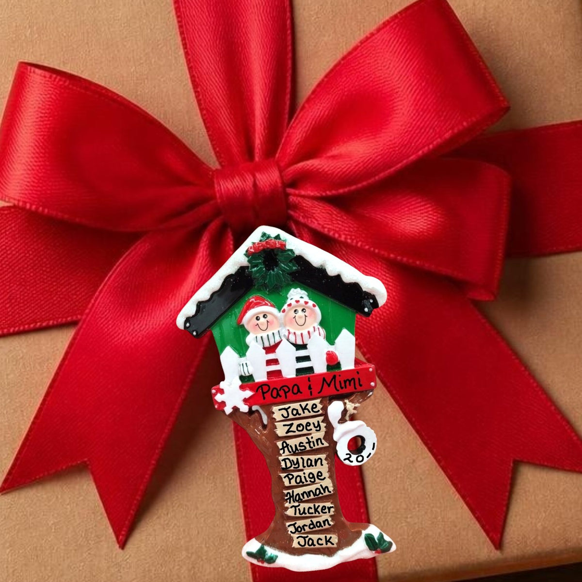 TREE HOUSE Ornament with COUPLE